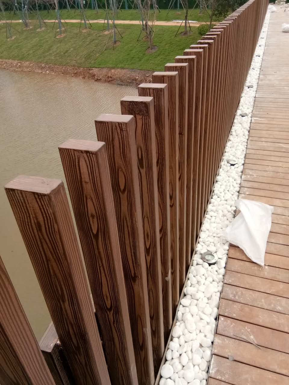 城口钢管护栏木纹漆施工项目